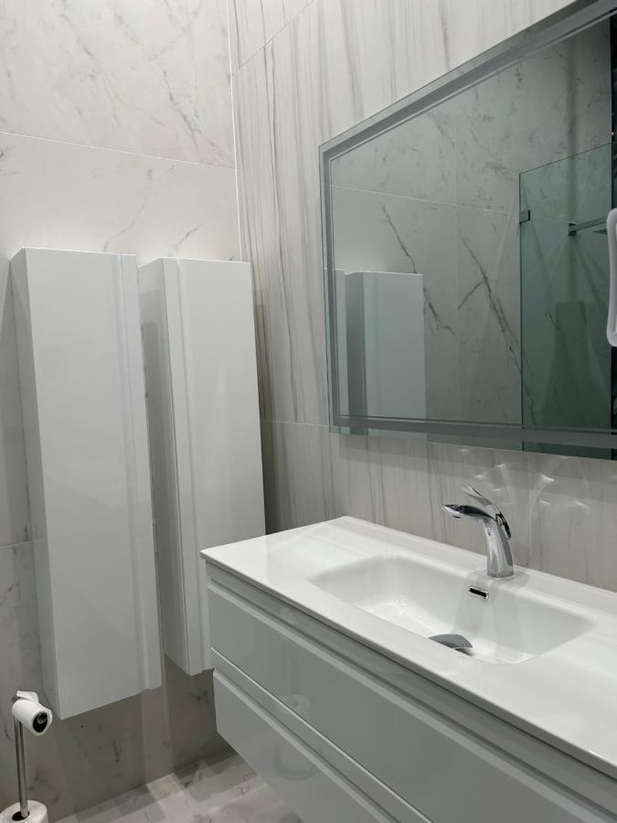 Guest house Men Only Clothing Option Near Wilton Manors *